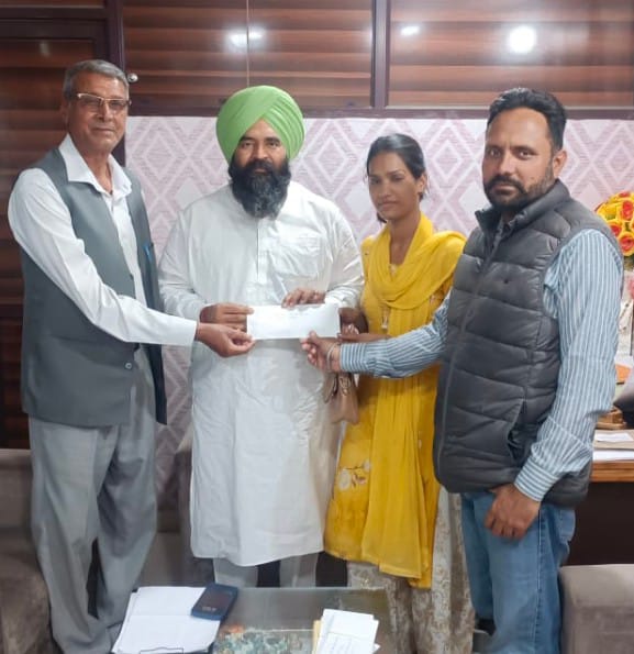 Deputy Speaker Rori handed over appointment letter in Nagar Council Garhshankar